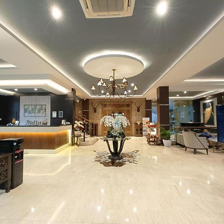 Narita Classic Hotel Surabaya Kültér fotó