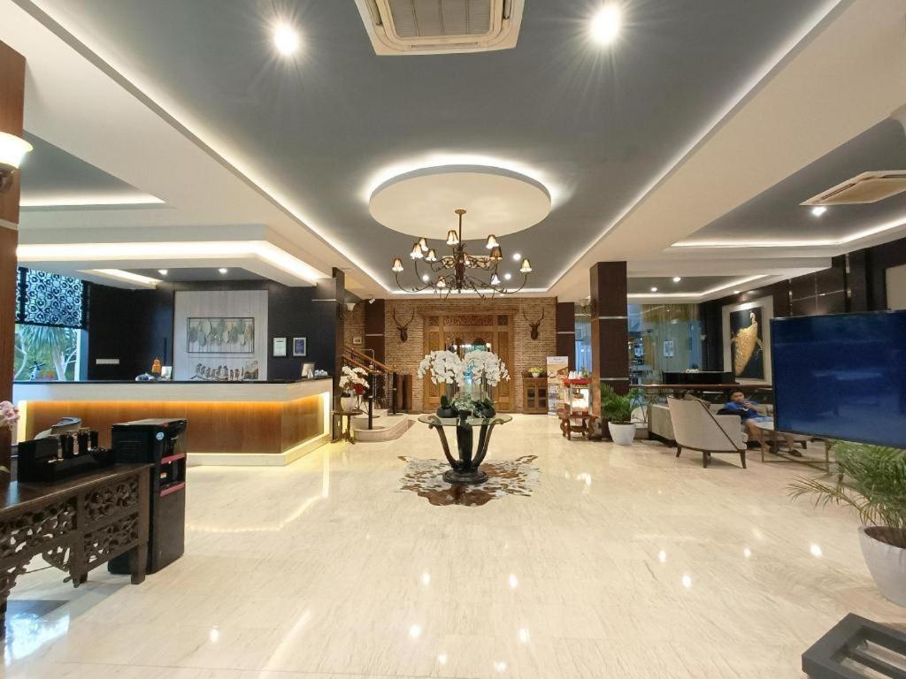 Narita Classic Hotel Surabaya Kültér fotó