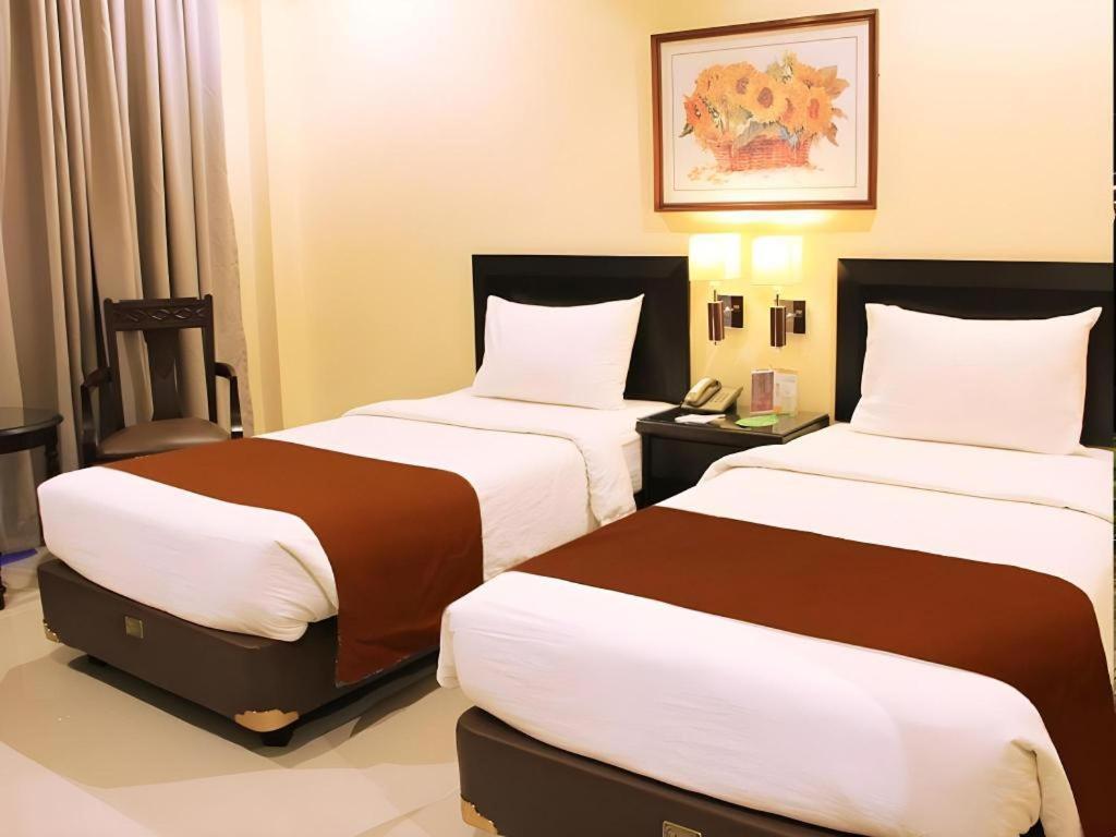 Narita Classic Hotel Surabaya Kültér fotó