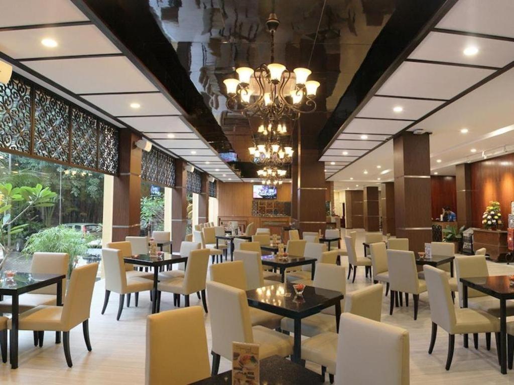 Narita Classic Hotel Surabaya Kültér fotó