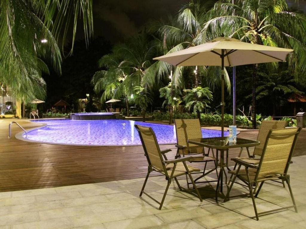 Narita Classic Hotel Surabaya Kültér fotó