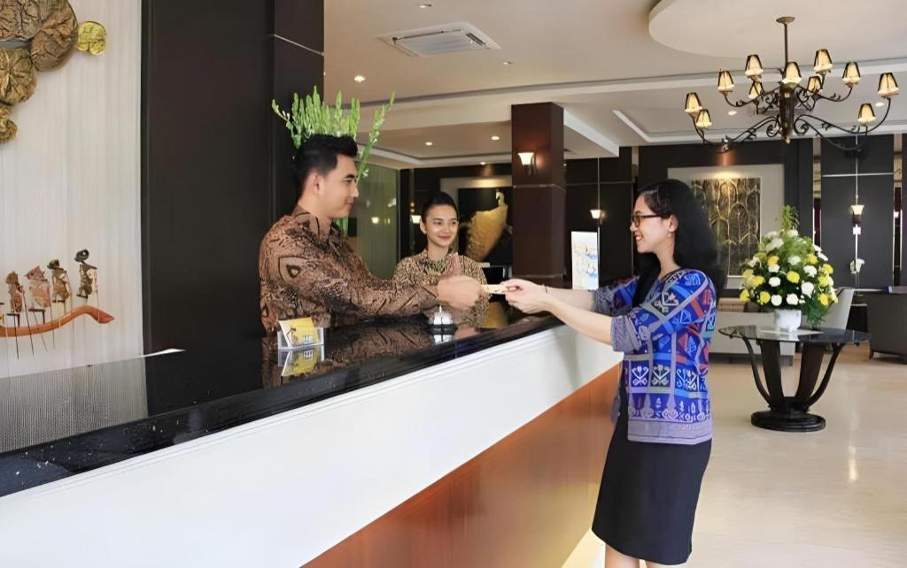 Narita Classic Hotel Surabaya Kültér fotó