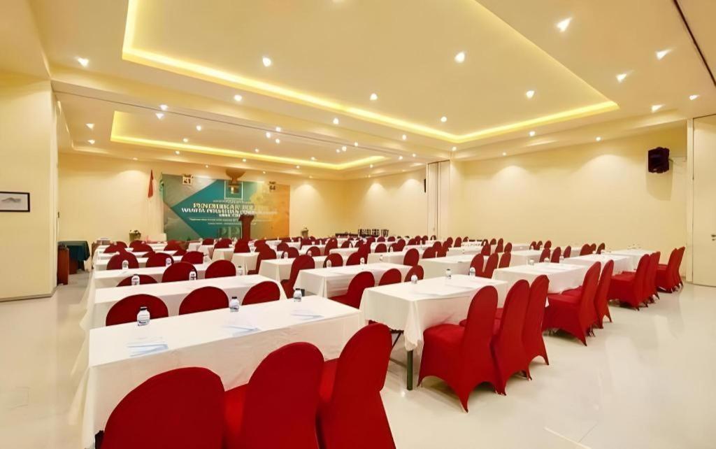 Narita Classic Hotel Surabaya Kültér fotó