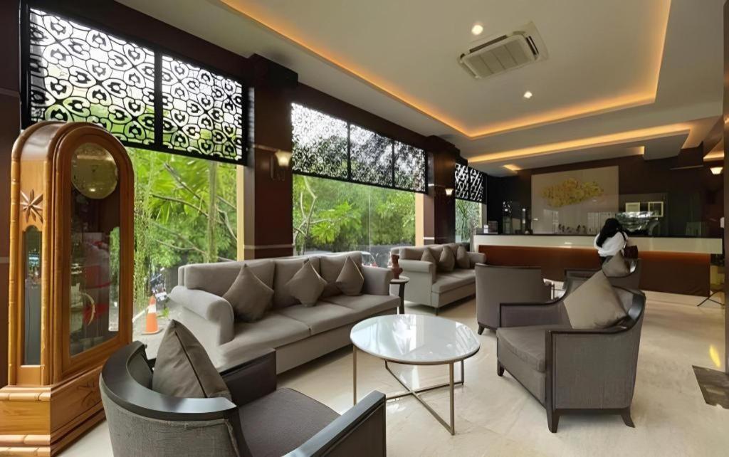 Narita Classic Hotel Surabaya Kültér fotó